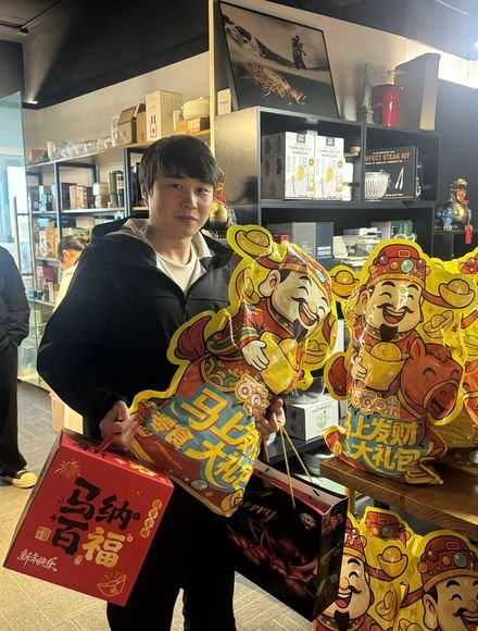 HM Manufacturing colleague with a Lunar New Year gift