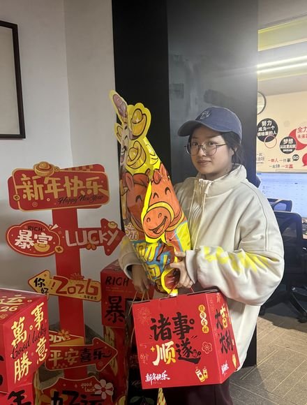 HM Manufacturing colleague with a Lunar New Year gift