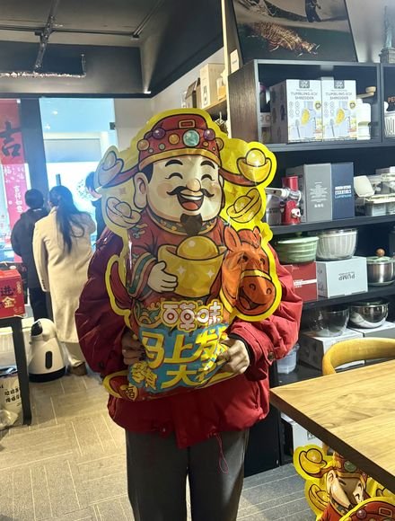 HM Manufacturing colleague with a Lunar New Year gift