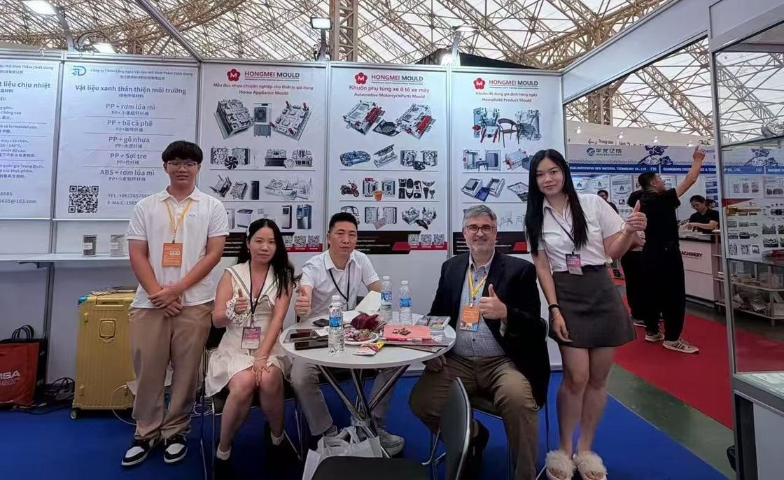 HM Manufacturing team at a trade show booth