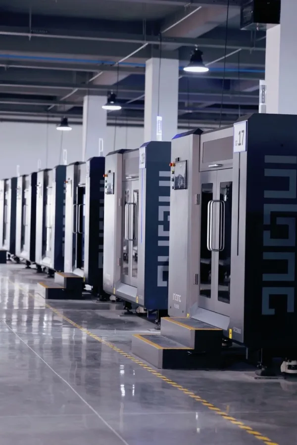 Industrial 3D printing lab with printer array